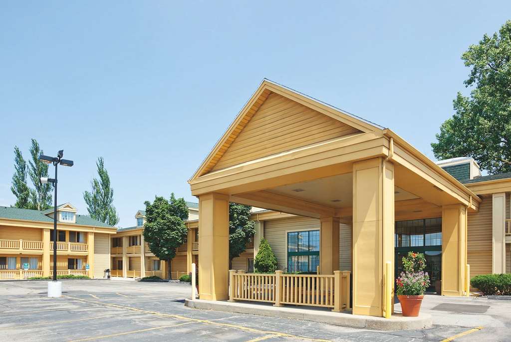 La Quinta Inn by Wyndham Oshkosh - photo 4