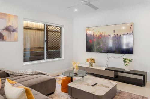 Brand New Modern 5BR House Ducted AC Near Mall — 4-Star Luxury Hotel in Brisbane, Australia