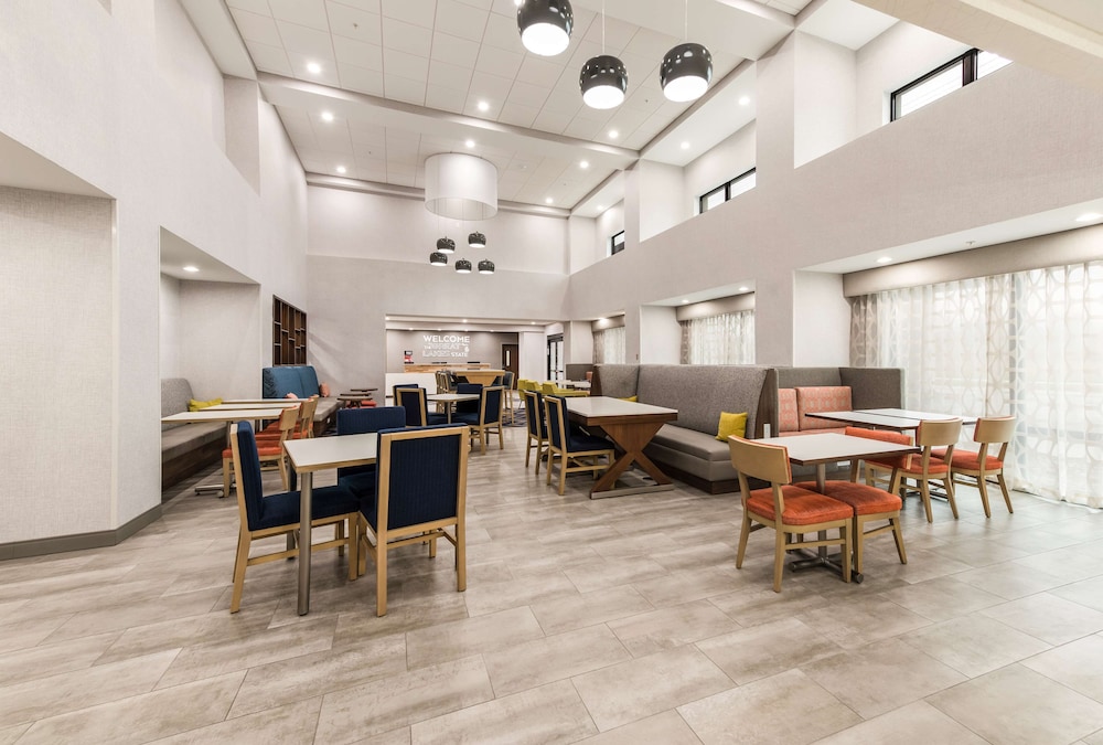 Hampton Inn & Suites Benton Harbor - photo 33