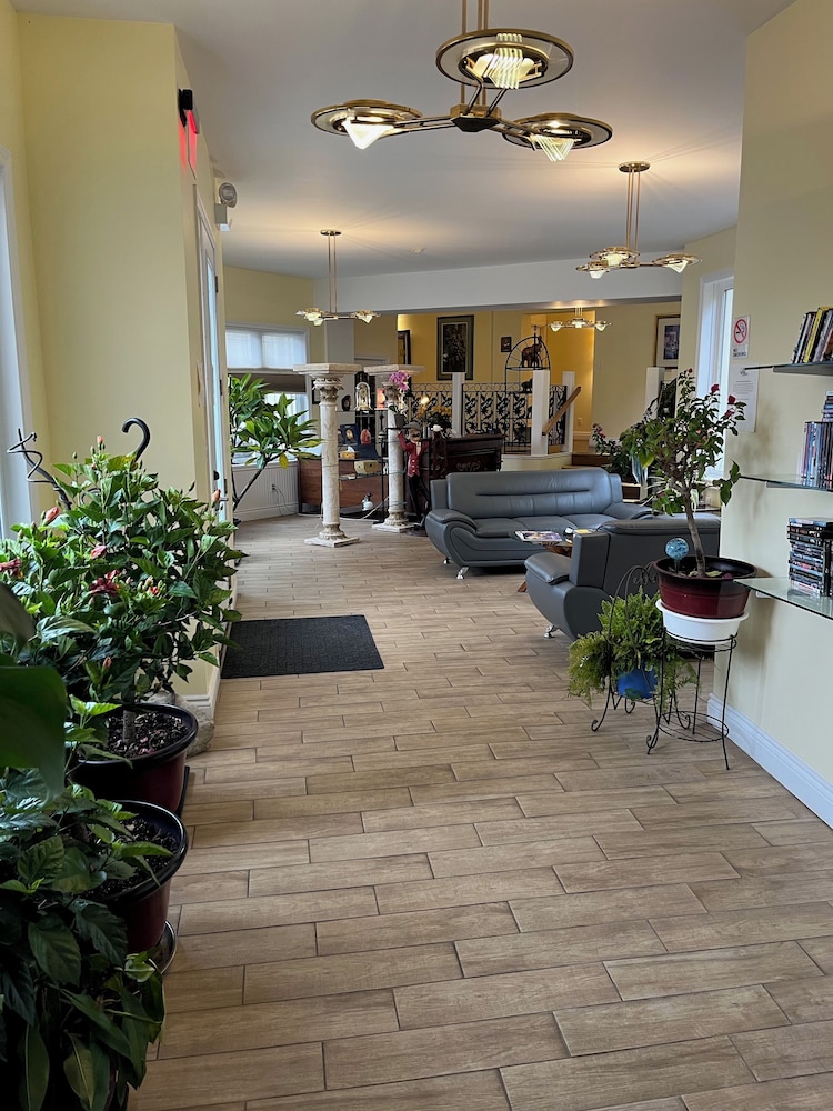 Grey Rose Suites in Hanover, Canada