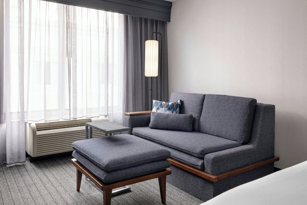 Courtyard by Marriott Charlotte City Center - photo 13