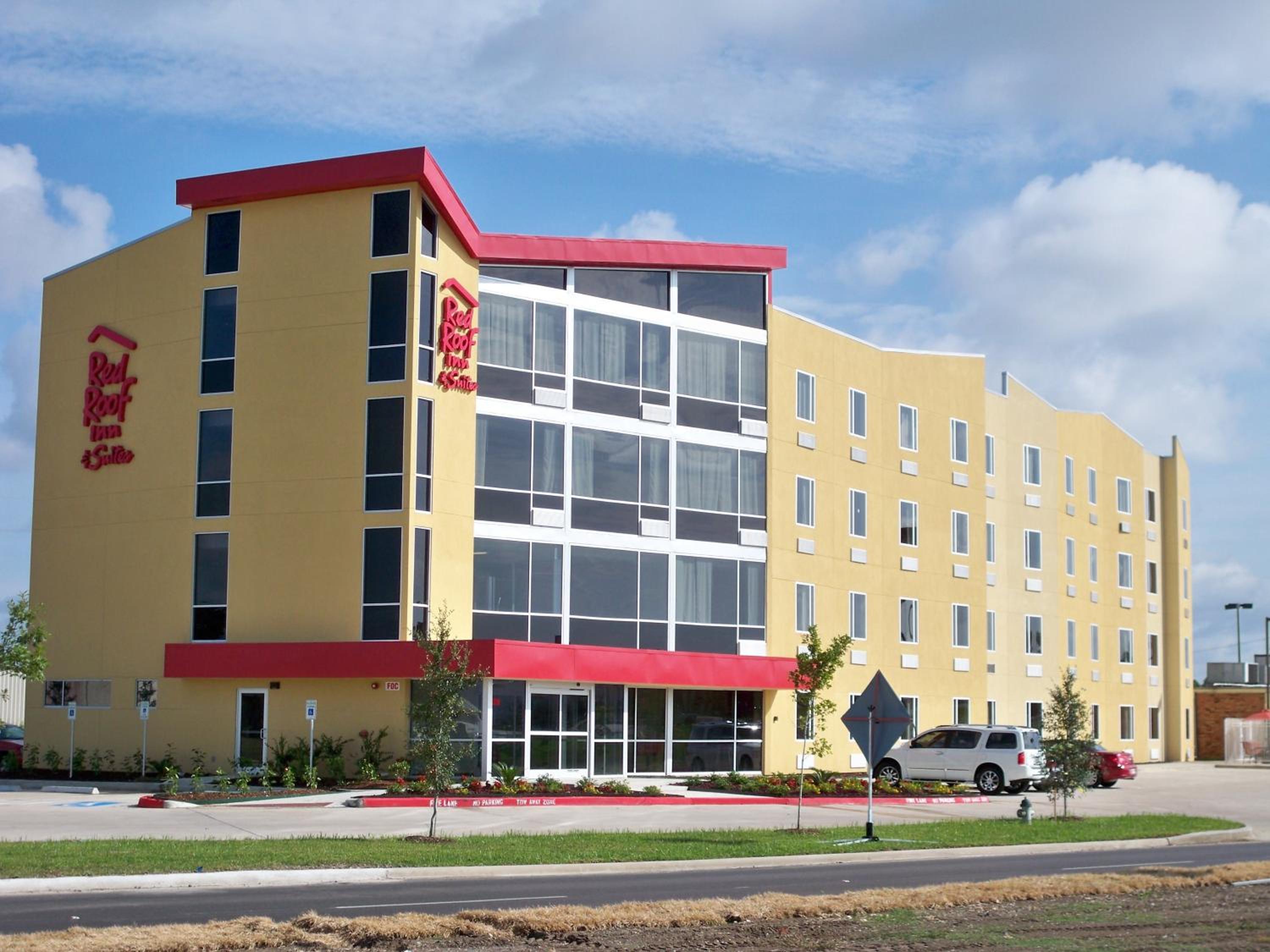 Red Roof Inn & Suites Beaumont - photo 2
