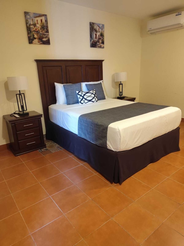 Bardo Inn Hotel — Granada