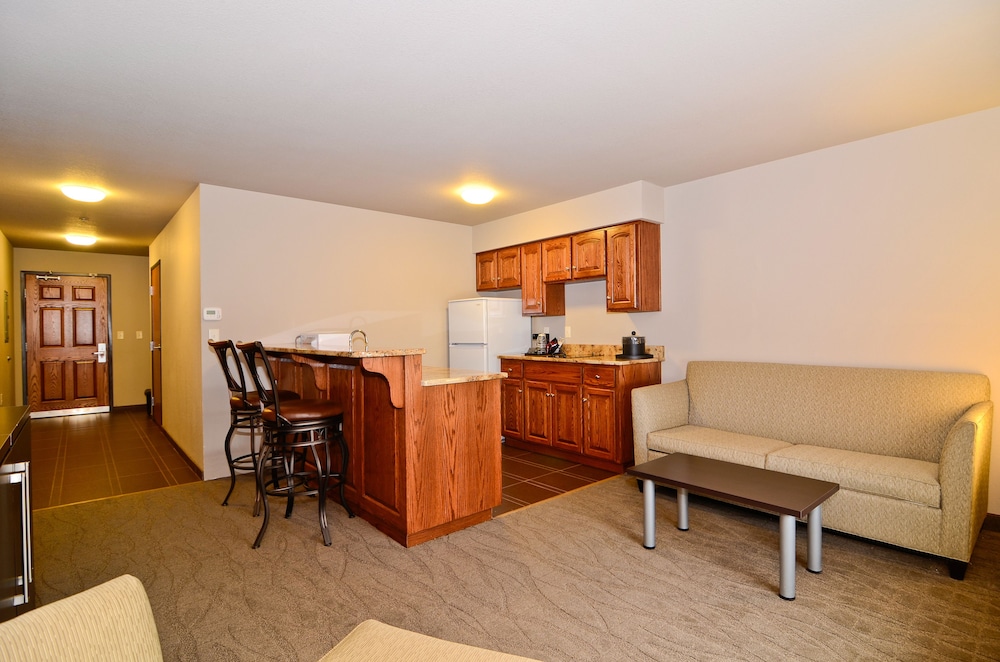 Astoria Hotel and Event Center - photo 20