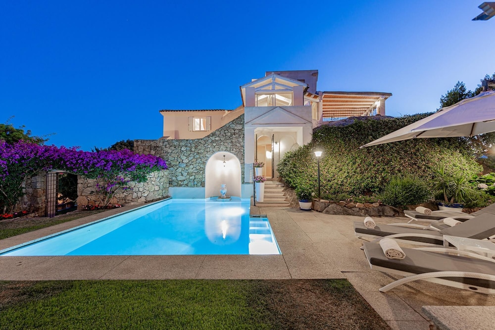Villa Le Rocce — 4-Star Luxury Hotel in Olbia, Italy