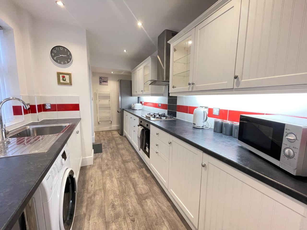 Marine Apartment Whitley Bay Seaside Location Free Onsite Parking — 4-Star Luxury Hotel in Whitley Bay, United Kingdom