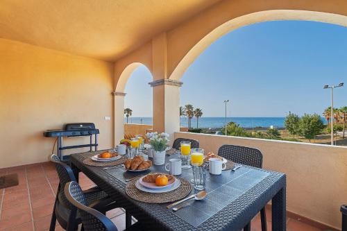 Marina Iv Relax Unwind With Sea Views Pools Bbq Beachfront In Mijas Costa Fuengirola — Mijas