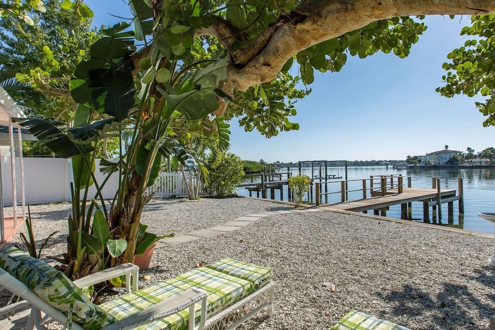 Coastal Escape Indian Rocks Beach — 4-Star Luxury Hotel in Indian Rocks Beach, United States