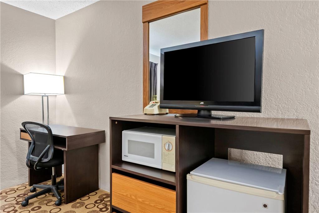 Super 8 by Wyndham Blue Earth - photo 21