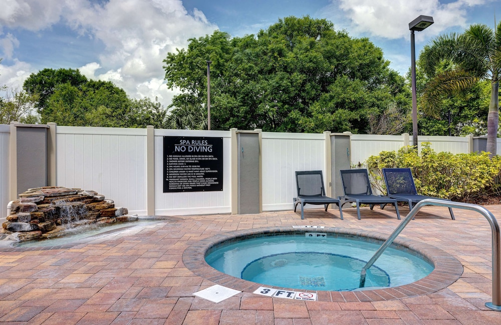 Hampton Inn & Suites Tampa Northwest Oldsmar - photo 30