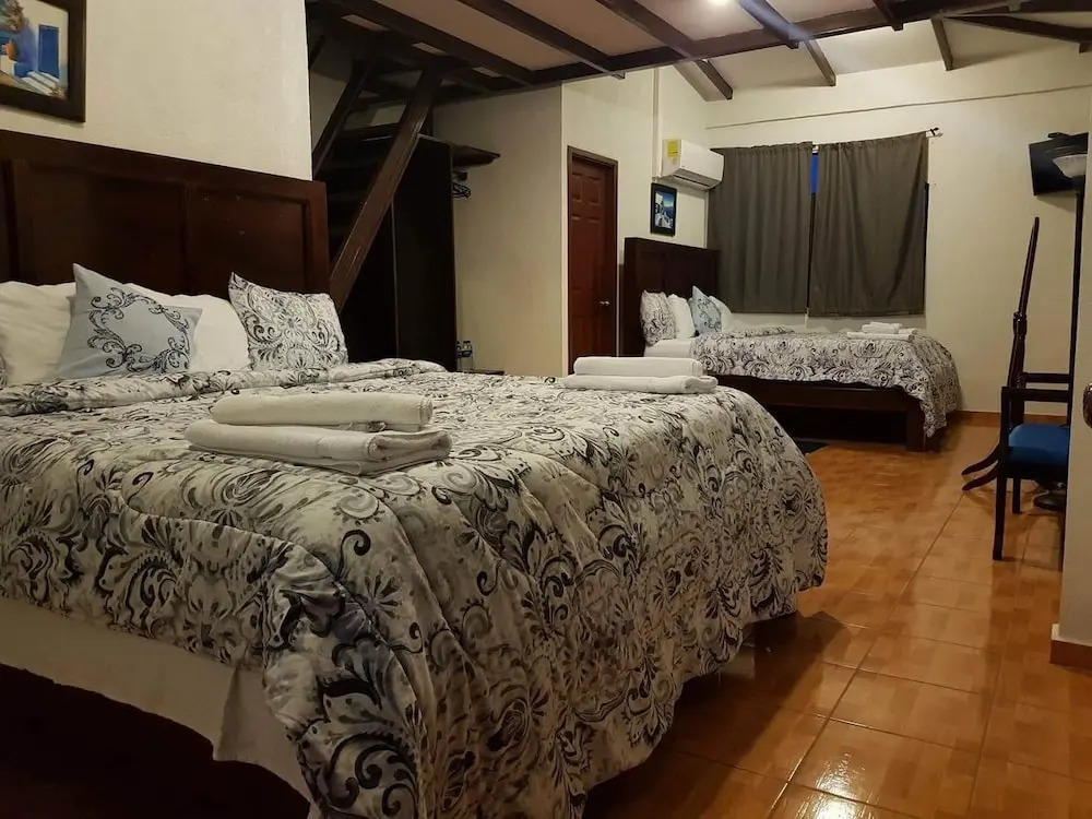 Hotel & Restaurant Fleur de Lis — hotel in Concepcion De Ataco