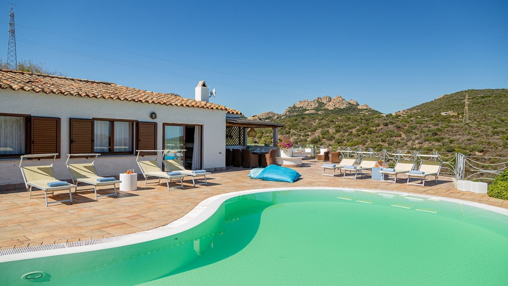 Villa Ilaria 8 in Olbia — 4-Star Luxury Hotel in Olbia, Italy