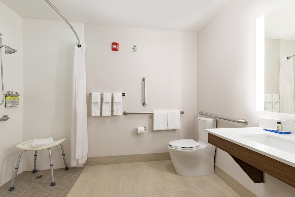Holiday Inn Express & Suites Mt. Pleasant by IHG - photo 20
