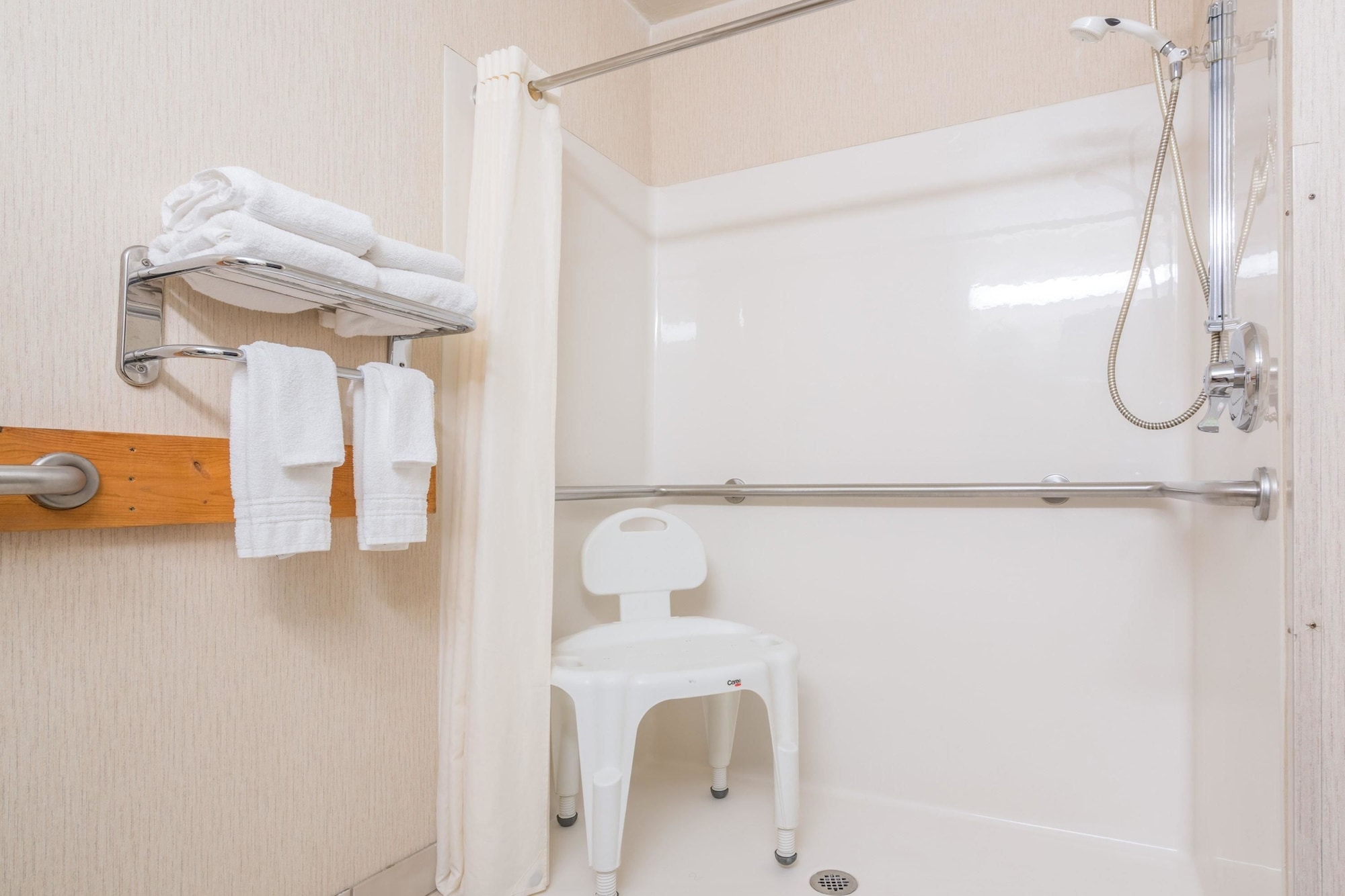 Super 8 by Wyndham Fargo Airport - photo 5