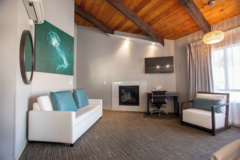 Munras Inn - photo 24