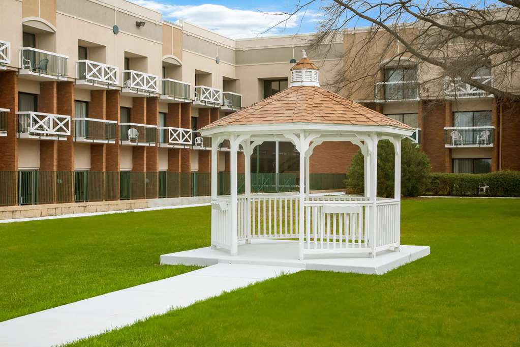 Clarion Hotel & Suites Convention Center Fredericksburg - photo 19