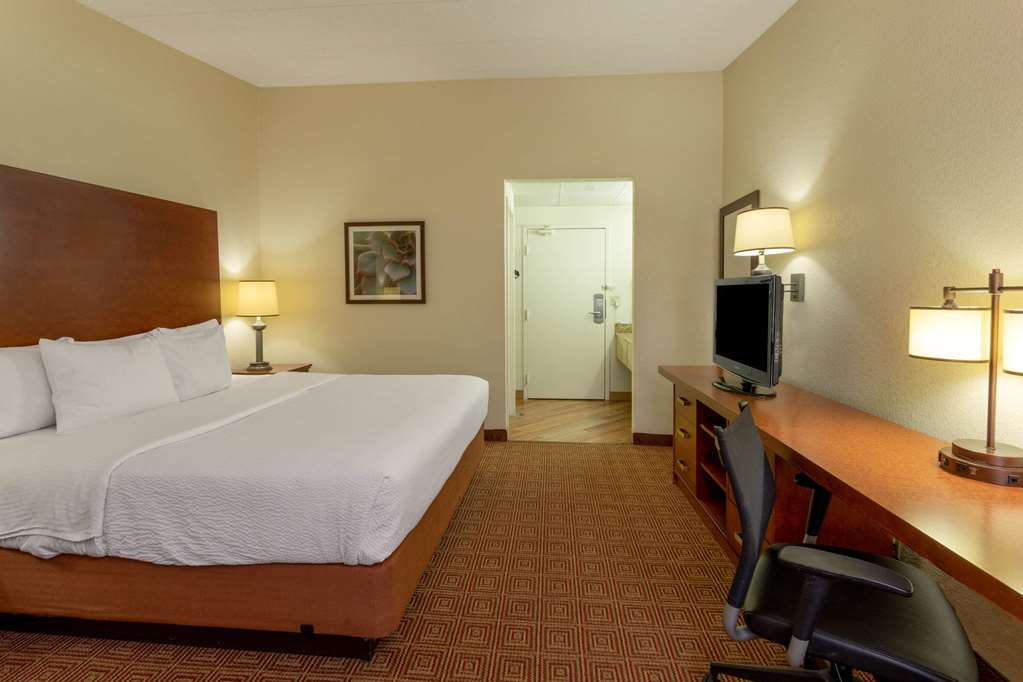 La Quinta Inn by Wyndham Minneapolis Airport Bloomington - photo 32