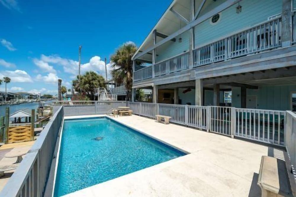 Coastal Paradise — 4-Star Luxury Hotel in Aransas Pass, United States