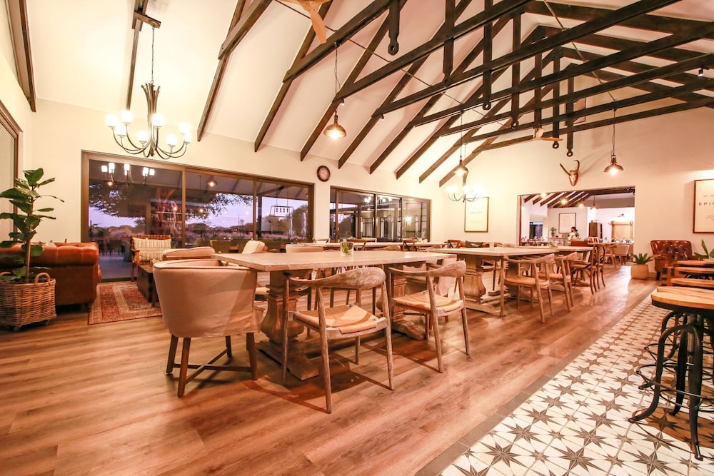 Otjiwa Safari Lodge — 4-Star Luxury Hotel in Otjiwarongo, Namibia