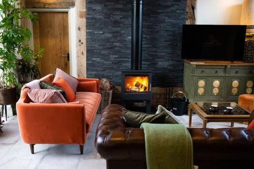 The Cart House Beautiful Contemporary Barn Hot Tub — 4-Star Luxury Hotel in Bridgnorth, United Kingdom