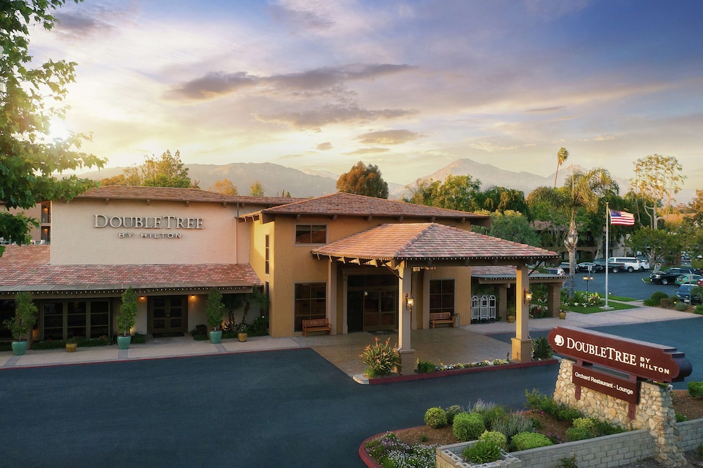 DoubleTree by Hilton Claremont — hotel in Claremont
