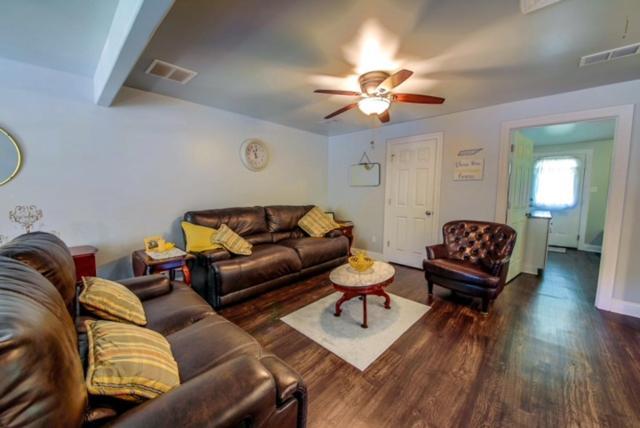 Historic Town Square Bungalow in Heart of Brighton — 4-Star Luxury Hotel in Atoka, United States