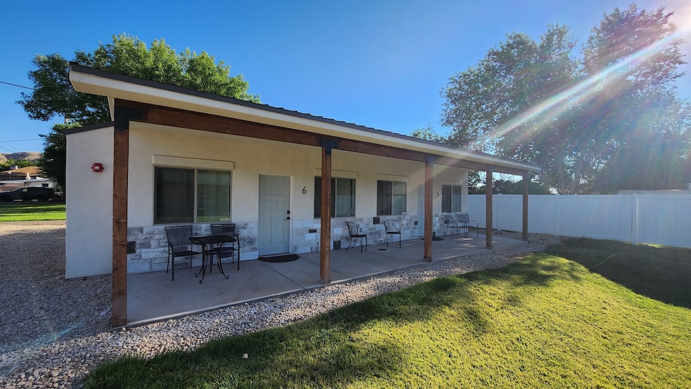 Hurricane Hideaway Lodging - photo 19