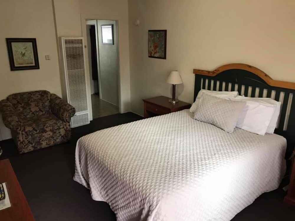 The Manor Motel - photo 24