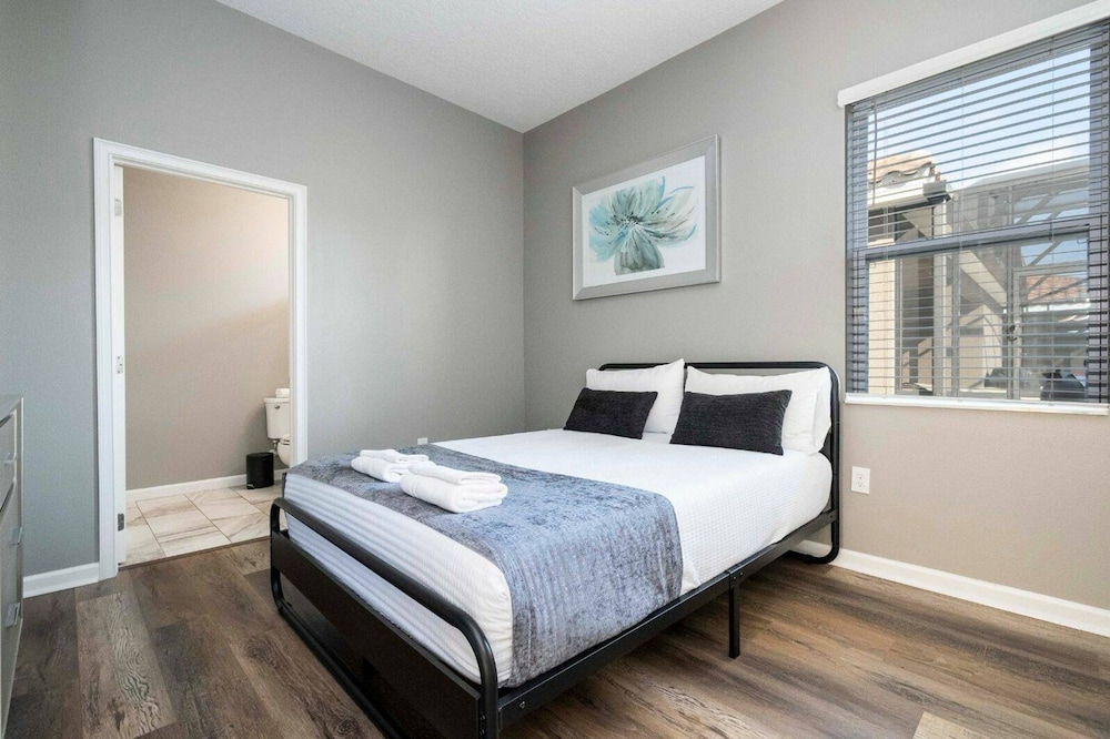 Solterra 12bd 11 5bat Sleeps24 Disney Pool Spa - photo 36