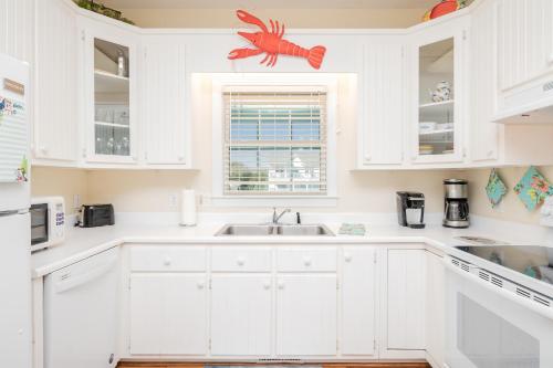 Beach Joy by Oak Island Accommodations - photo 48