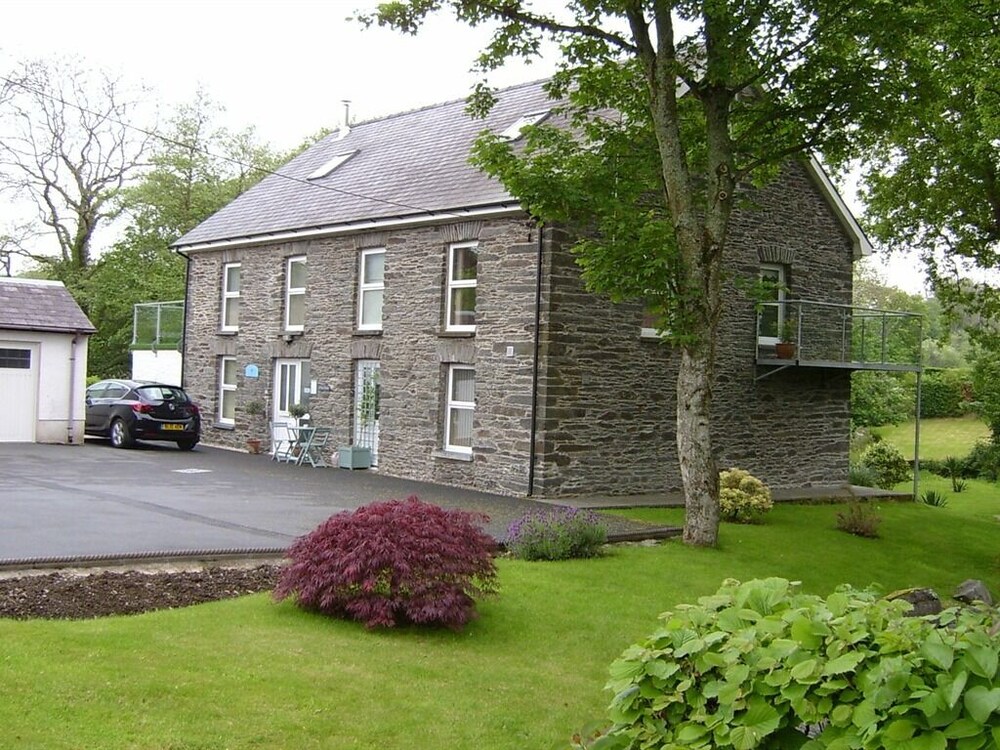 Melin Pandy — 4-Star Luxury Hotel in Newcastle Emlyn, United Kingdom