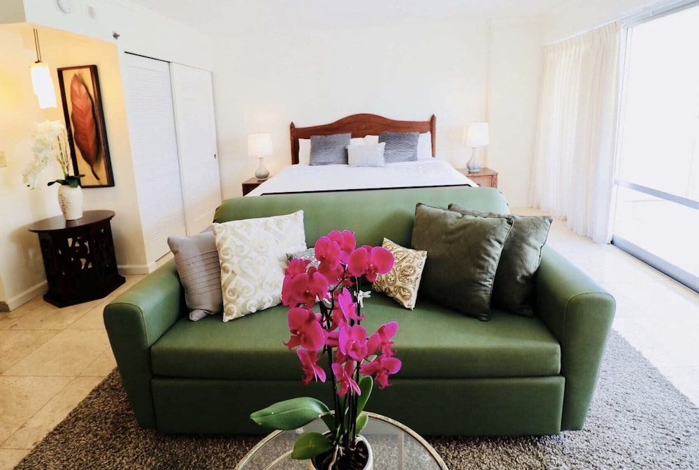 Ilikai Hotel Condo Vacations in Honolulu, United States