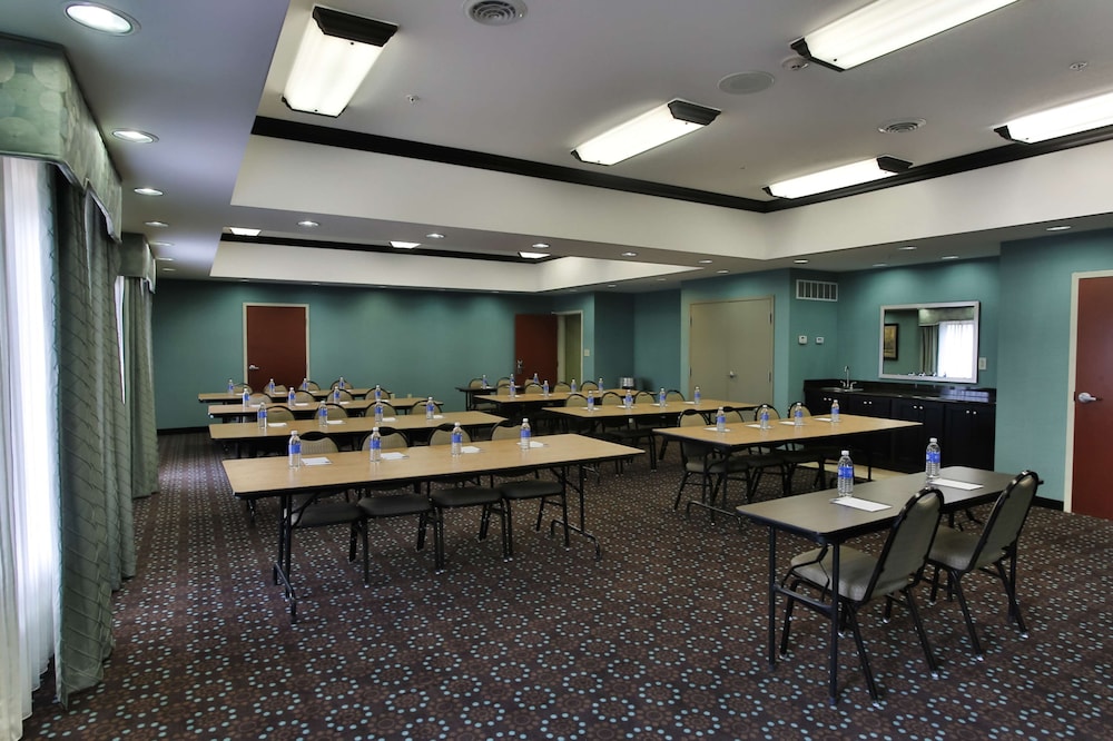 Hampton Inn & Suites Middlebury - photo 39