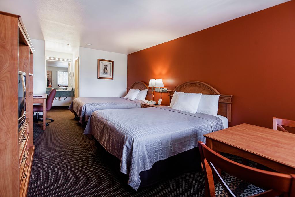 Americas Best Value Airport Inn - photo 12