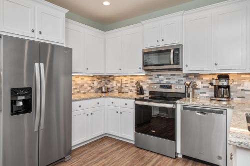 Pawsitively Paradise by Oak Island Accommodations - photo 26