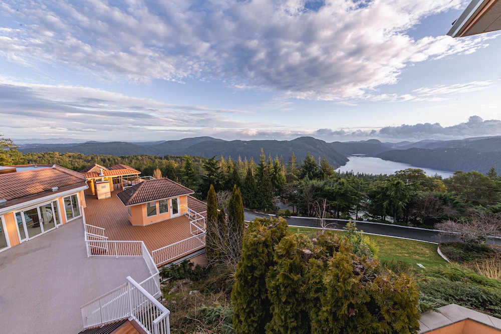 Villa Eyrie Resort in Victoria, Canada