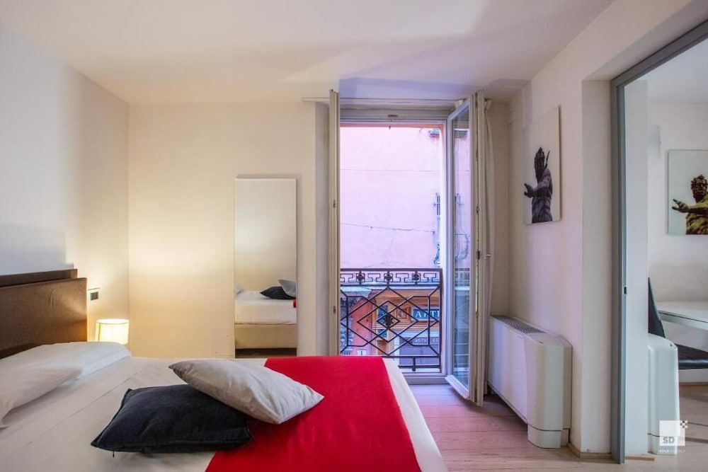 Urbanicooh Paracelso Piazza Maggiore View — 4-Star Luxury Hotel in Bologna, Italy