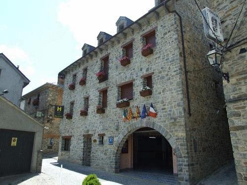 Villa Russell Hotel&Apartments — hotel in Benasque