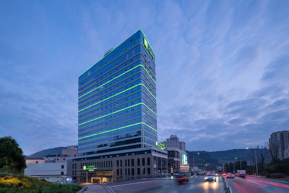 Holiday Inn Express Bazhong Center By IHG in Bazhong, People's Republic of China
