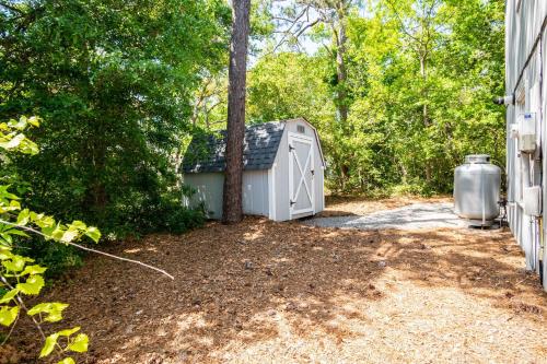 Beaching & Griping by Oak Island Accommodations - photo 5