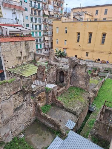 Casa Vacanze Domus Ai Mannesi — 4-Star Luxury Hotel in Naples, Italy