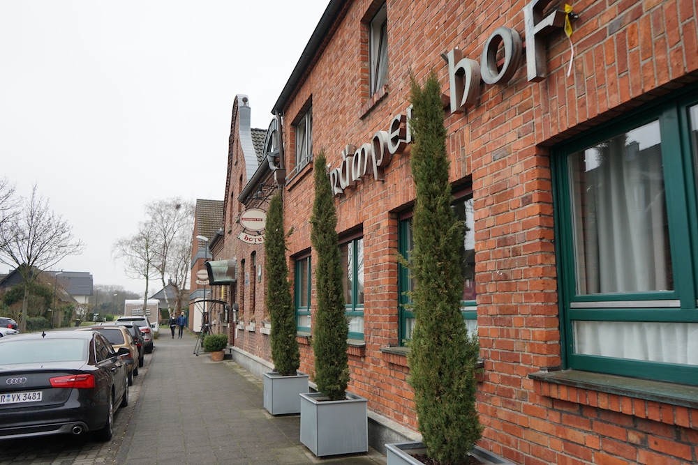 Hotel Restaurant Strumper Hof — Meerbusch