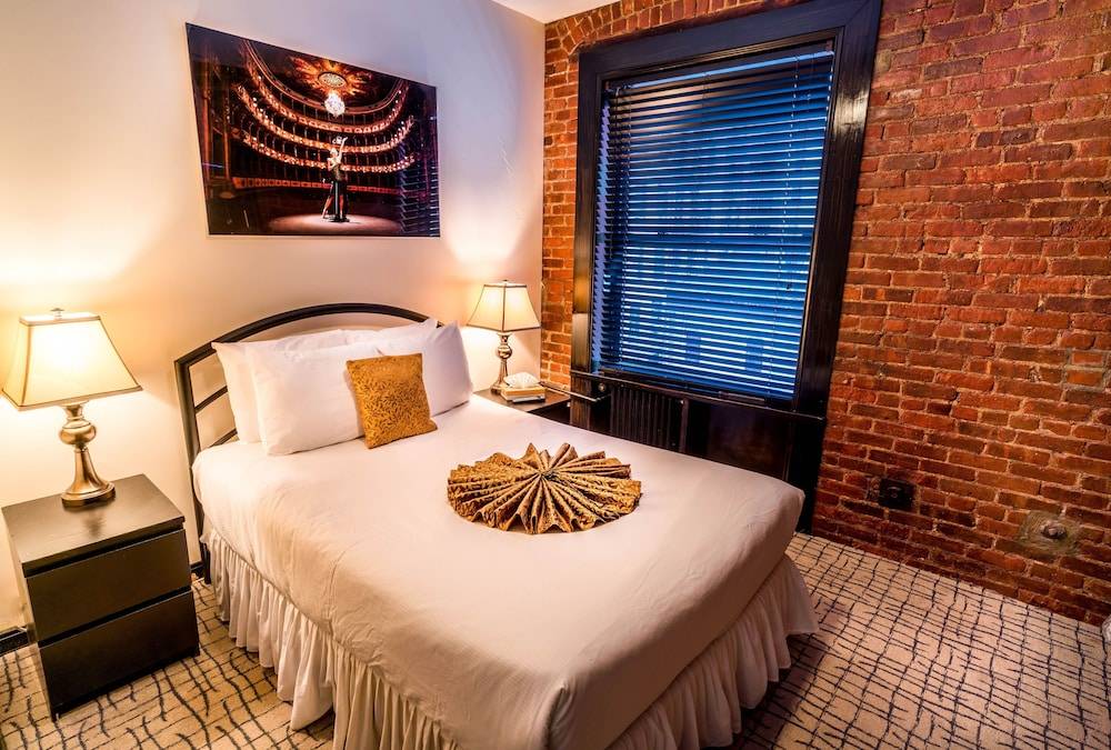 Royal Park Hotel and Hostel - photo 24