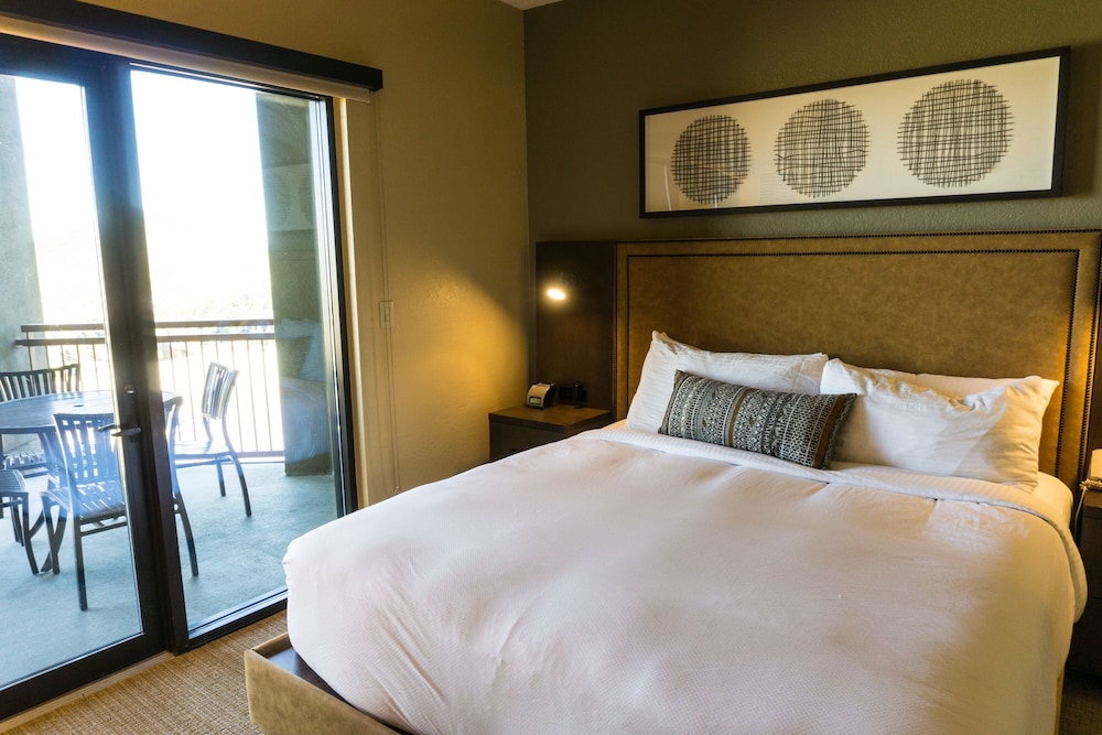 Deluxe condo in newly remodeled Grand Summit Hotel by RedAwning Save 20 on 7 Nights - photo 3