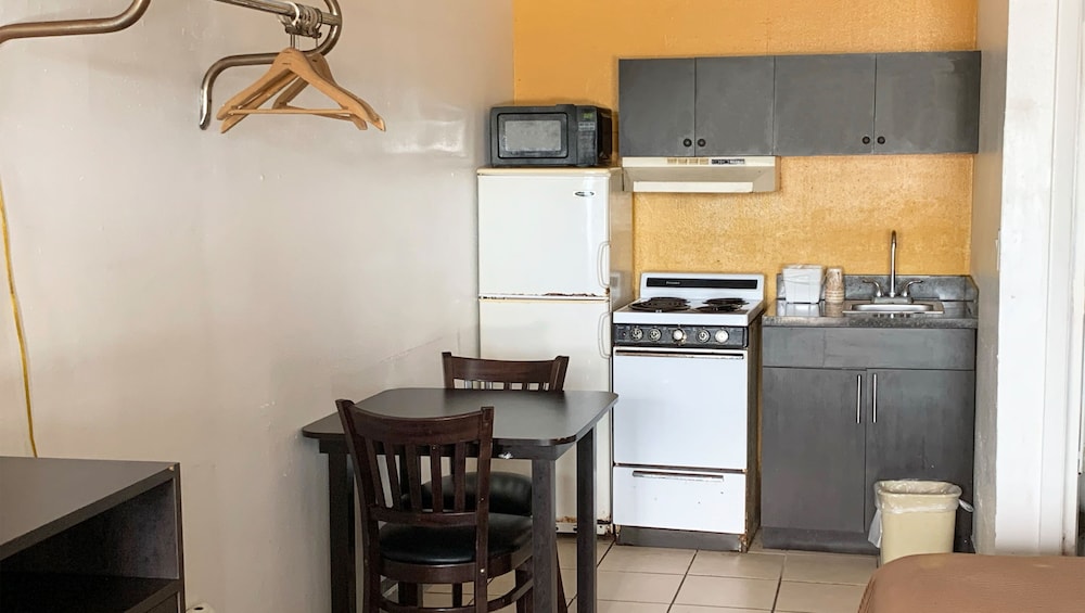 Magnuson Hotel Bradenton - photo 15
