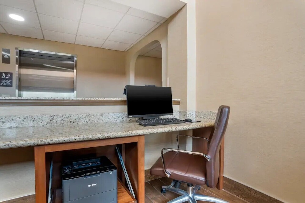 Comfort Inn Greenville I 65 - photo 18
