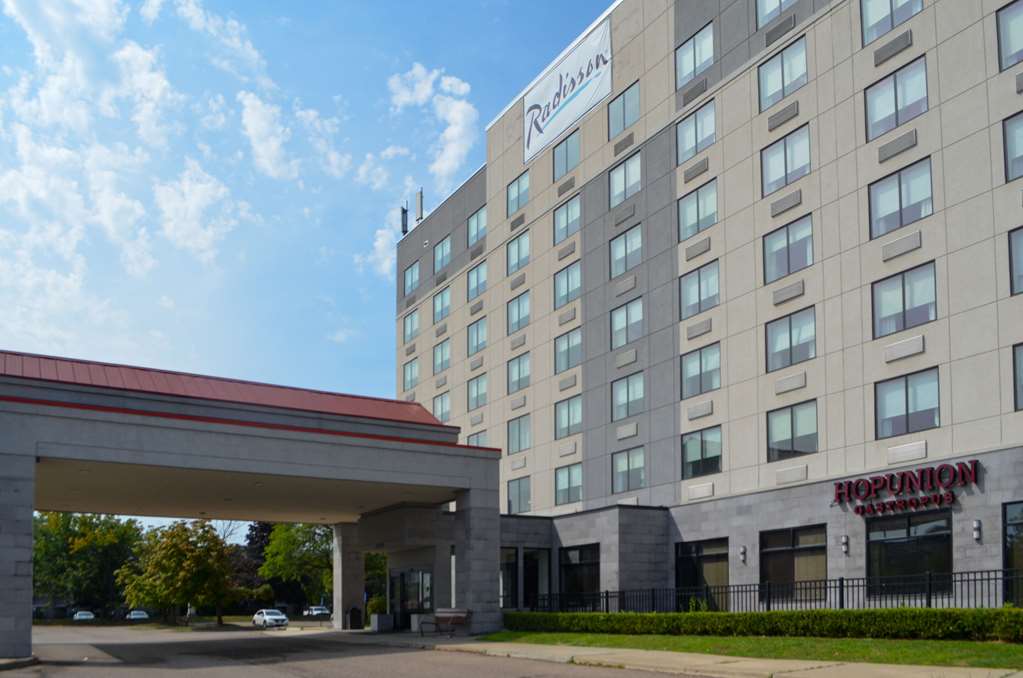 Radisson Hotel Detroit Metro Airport in Romulus, United States