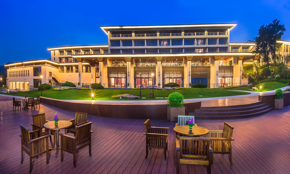 Narada Qiandao Lake Resort - carbon neutral hotel in Hangzhou