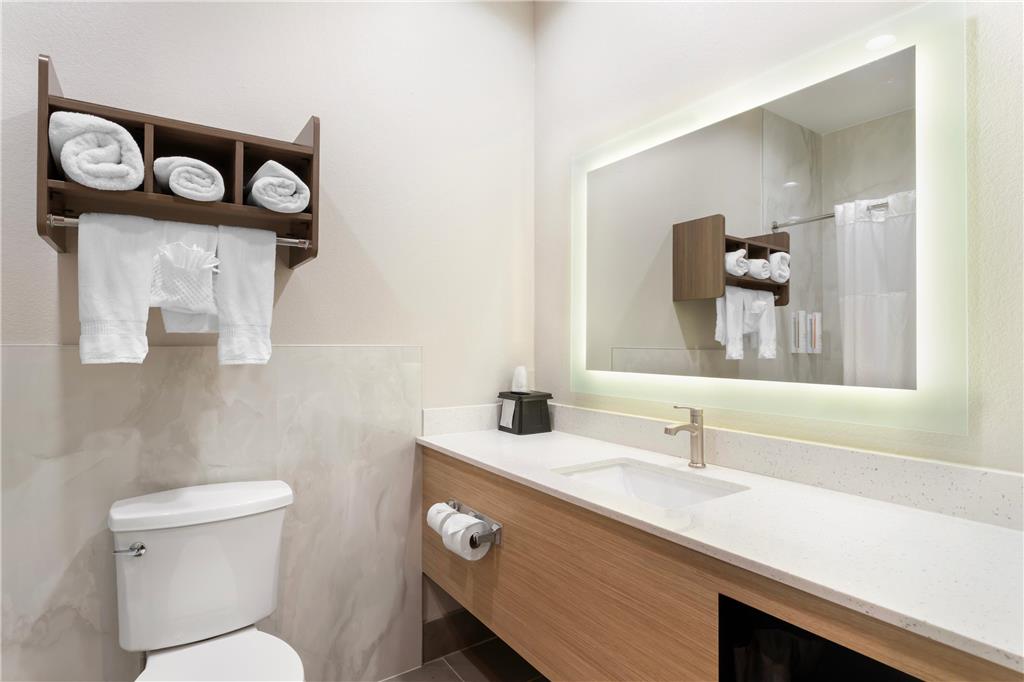 Clarion Pointe Spring Houston North - photo 17