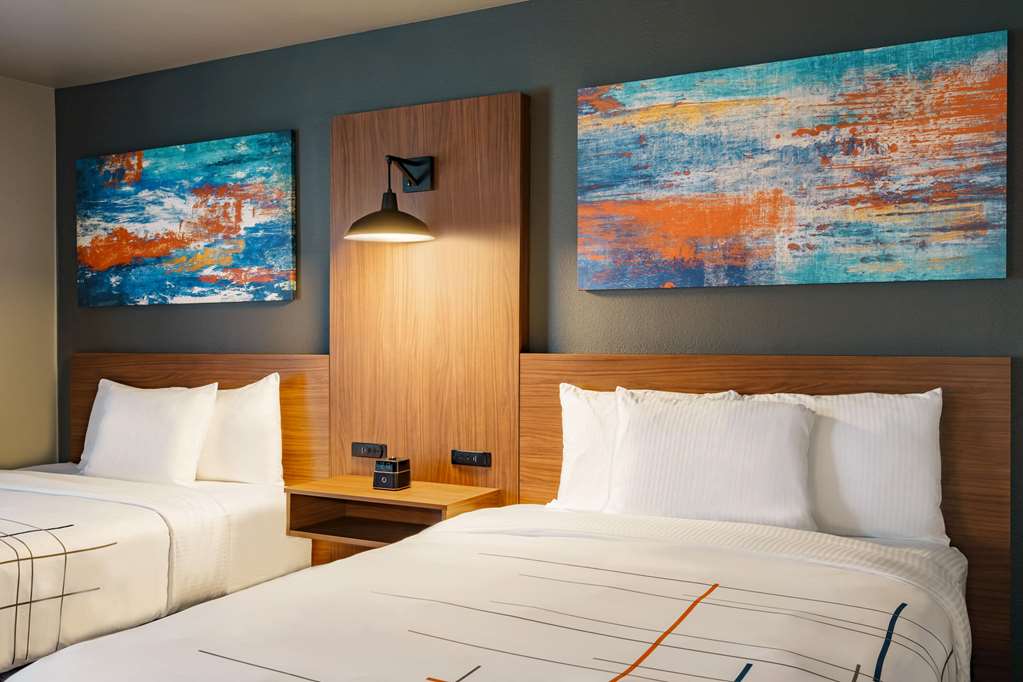 La Quinta Inn & Suites by Wyndham Springfield - photo 22